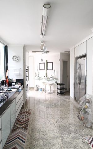 Casa para alugar com 600m², 7 quartos e 5 vagasCozinha