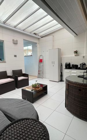 Casa à venda com 170m², 4 quartos e 4 vagas Casa à venda com 170m², 4 quartos e 4 vagasChurrasqueira