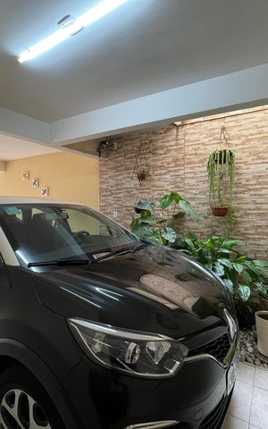 Casa à venda com 170m², 4 quartos e 4 vagas Casa à venda com 170m², 4 quartos e 4 vagasGaragem