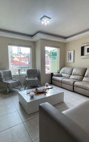 Casa à venda com 170m², 4 quartos e 4 vagas Casa à venda com 170m², 4 quartos e 4 vagasSala
