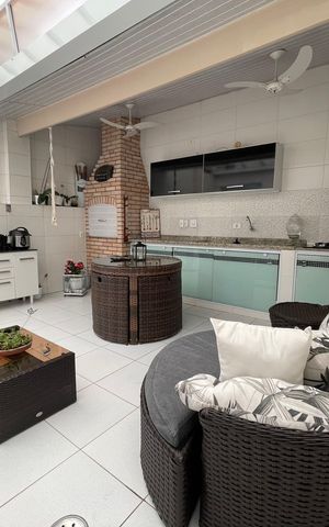 Casa à venda com 170m², 4 quartos e 4 vagas Casa à venda com 170m², 4 quartos e 4 vagasQuintal