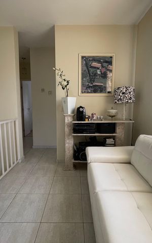 Casa à venda com 170m², 4 quartos e 4 vagas Casa à venda com 170m², 4 quartos e 4 vagasSala 2
