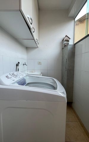 Casa à venda com 170m², 4 quartos e 4 vagas Casa à venda com 170m², 4 quartos e 4 vagasÁrea de Serviço