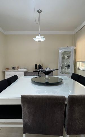 Casa à venda com 170m², 4 quartos e 4 vagas Casa à venda com 170m², 4 quartos e 4 vagasSala