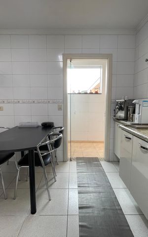 Casa à venda com 170m², 4 quartos e 4 vagas Casa à venda com 170m², 4 quartos e 4 vagasCozinha