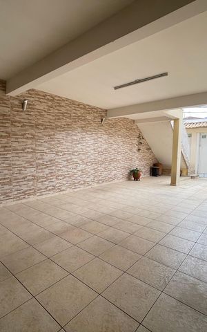 Casa à venda com 170m², 4 quartos e 4 vagas Casa à venda com 170m², 4 quartos e 4 vagasGaragem
