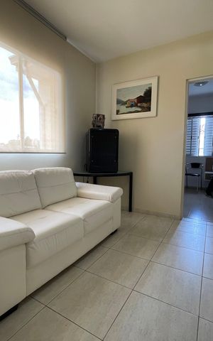 Casa à venda com 170m², 4 quartos e 4 vagas Casa à venda com 170m², 4 quartos e 4 vagasSala 2