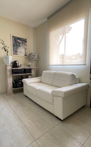Casa à venda com 170m², 4 quartos e 4 vagas Casa à venda com 170m², 4 quartos e 4 vagasSala 2