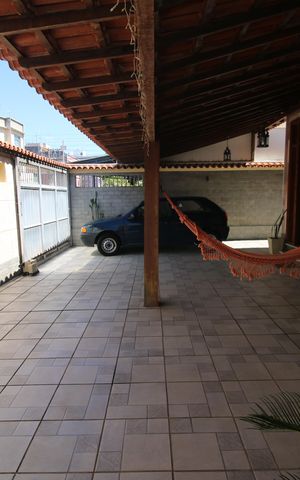 Casa à venda com 360m², 3 quartos e 5 vagasVaranda - Garagem