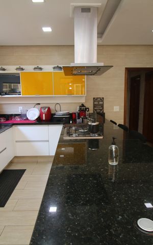 Casa à venda com 360m², 3 quartos e 5 vagasCozinha - Armários