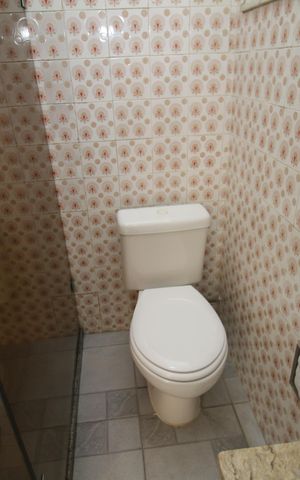 Casa à venda com 360m², 3 quartos e 5 vagasBanheiro de serviço
