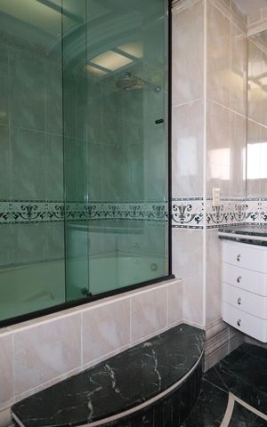 Apartamento à venda com 224m², 4 quartos e 3 vagasBanheiro Quarto 3 suíte
