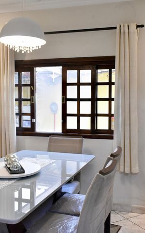 Casa para alugar com 140m², 4 quartos e 2 vagas Casa para alugar com 140m², 4 quartos e 2 vagasSala de Jantar