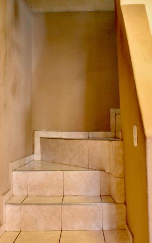 Casa para alugar com 140m², 4 quartos e 2 vagas Casa para alugar com 140m², 4 quartos e 2 vagasEscada