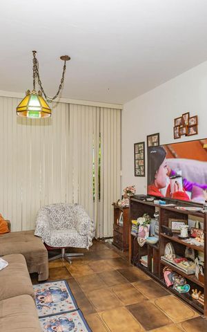 Casa à venda com 200m², 3 quartos e 2 vagasSala