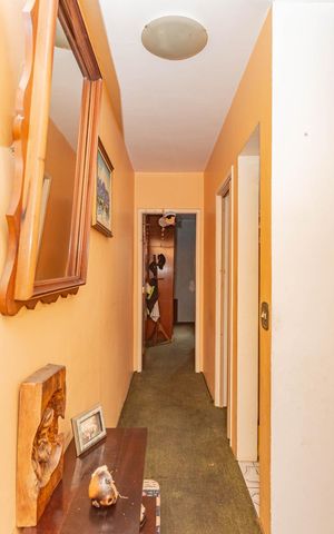 Casa à venda com 200m², 3 quartos e 2 vagasCorredor