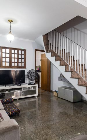 Casa à venda com 130m², 3 quartos e 3 vagas Casa à venda com 130m², 3 quartos e 3 vagasSala