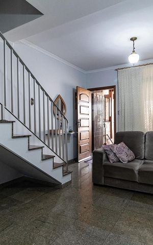 Casa à venda com 130m², 3 quartos e 3 vagas Casa à venda com 130m², 3 quartos e 3 vagasSala