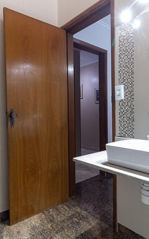 Casa à venda com 130m², 3 quartos e 3 vagas Casa à venda com 130m², 3 quartos e 3 vagasBanheiro 1