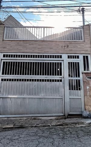 Casa à venda com 130m², 3 quartos e 3 vagas Casa à venda com 130m², 3 quartos e 3 vagasFachada