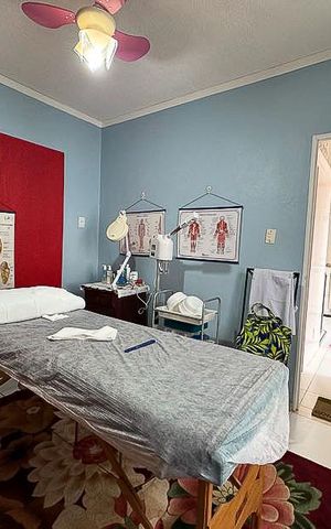 Casa à venda com 242m², 4 quartos e 4 vagasQuarto de Serviço