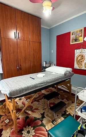 Casa à venda com 242m², 4 quartos e 4 vagasQuarto de Serviço