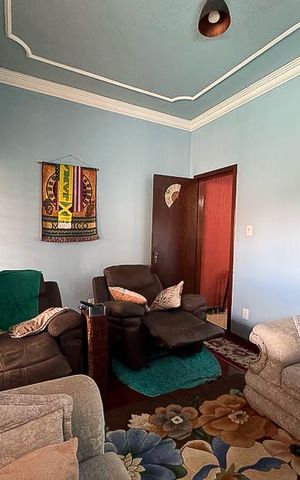 Casa à venda com 242m², 4 quartos e 4 vagasSala de TV