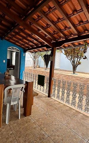 Casa à venda com 242m², 4 quartos e 4 vagasÁrea externa