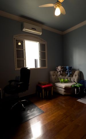 Casa à venda com 242m², 4 quartos e 4 vagasQuarto 2