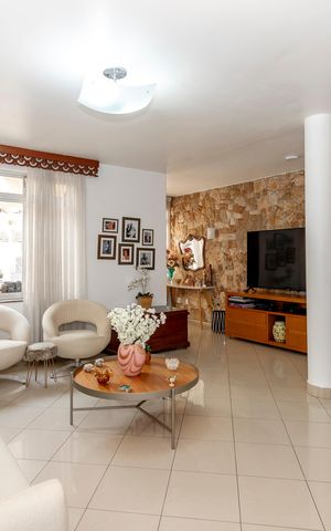 Casa à venda com 179m², 4 quartos e 3 vagas Casa à venda com 179m², 4 quartos e 3 vagasSala