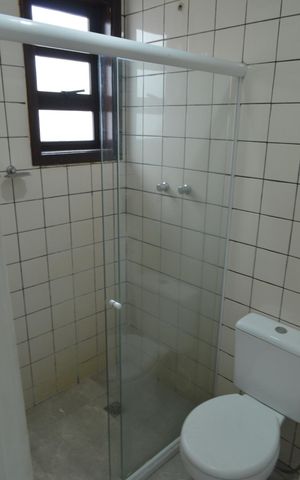 Casa de condomínio para alugar com 75m², 2 quartos e 1 vaga Casa de condomínio para alugar com 75m², 2 quartos e 1 vagaBanheiro da Suíte 1