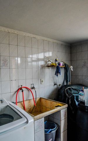 Casa à venda com 264m², 3 quartos e 5 vagas Casa à venda com 264m², 3 quartos e 5 vagasQuarto de Serviço