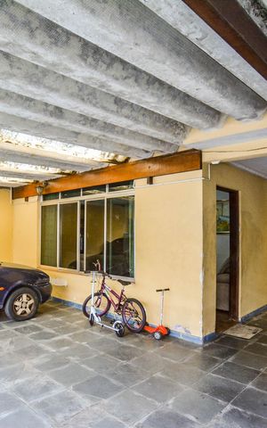 Casa à venda com 264m², 3 quartos e 5 vagas Casa à venda com 264m², 3 quartos e 5 vagasGaragem