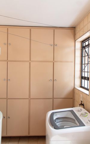 Casa à venda com 278m², 4 quartos e 4 vagas Casa à venda com 278m², 4 quartos e 4 vagasÁrea de Serviço