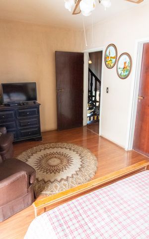 Casa à venda com 278m², 4 quartos e 4 vagas Casa à venda com 278m², 4 quartos e 4 vagasSuíte