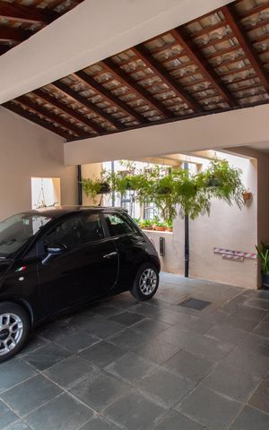 Casa à venda com 278m², 4 quartos e 4 vagas Casa à venda com 278m², 4 quartos e 4 vagasGaragem