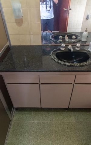 Casa à venda com 278m², 4 quartos e 4 vagas Casa à venda com 278m², 4 quartos e 4 vagasBanheiro Social