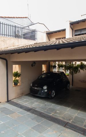 Casa à venda com 278m², 4 quartos e 4 vagas Casa à venda com 278m², 4 quartos e 4 vagasGaragem
