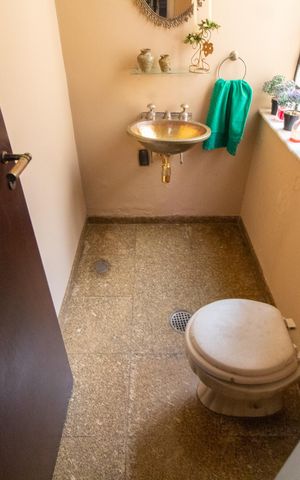 Casa à venda com 278m², 4 quartos e 4 vagas Casa à venda com 278m², 4 quartos e 4 vagasLavabo