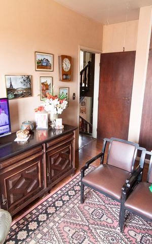 Casa à venda com 278m², 4 quartos e 4 vagas Casa à venda com 278m², 4 quartos e 4 vagasQuarto 4