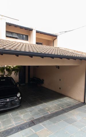 Casa à venda com 278m², 4 quartos e 4 vagas Casa à venda com 278m², 4 quartos e 4 vagasGaragem