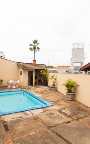 Casa à venda com 278m², 4 quartos e 4 vagas Casa à venda com 278m², 4 quartos e 4 vagasÁrea Externa