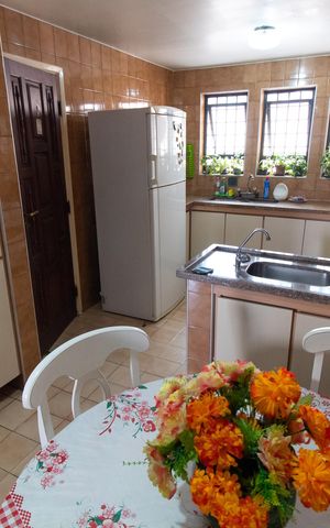 Casa à venda com 278m², 4 quartos e 4 vagas Casa à venda com 278m², 4 quartos e 4 vagasCozinha