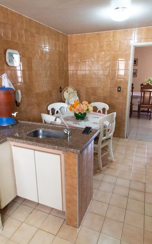 Casa à venda com 278m², 4 quartos e 4 vagas Casa à venda com 278m², 4 quartos e 4 vagasCozinha