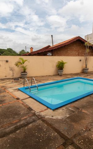 Casa à venda com 278m², 4 quartos e 4 vagas Casa à venda com 278m², 4 quartos e 4 vagasÁrea Externa