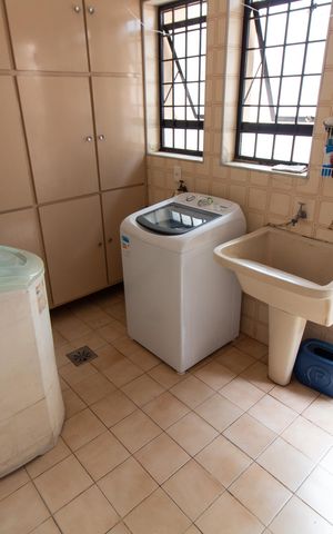 Casa à venda com 278m², 4 quartos e 4 vagas Casa à venda com 278m², 4 quartos e 4 vagasÁrea de Serviço
