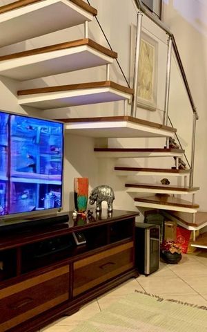 Casa à venda com 158m², 3 quartos e 2 vagas Casa à venda com 158m², 3 quartos e 2 vagasSala