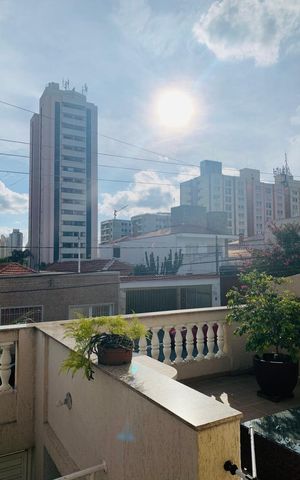 Casa à venda com 158m², 3 quartos e 2 vagas Casa à venda com 158m², 3 quartos e 2 vagasTerraço