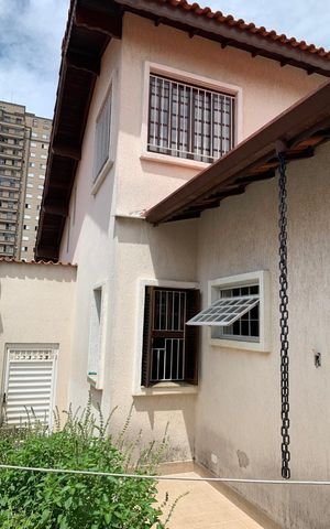 Casa à venda com 158m², 3 quartos e 2 vagas Casa à venda com 158m², 3 quartos e 2 vagasÁrea Externa