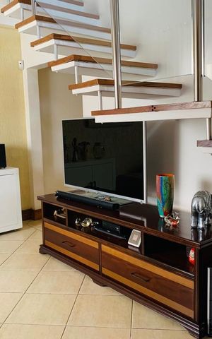 Casa à venda com 158m², 3 quartos e 2 vagas Casa à venda com 158m², 3 quartos e 2 vagasSala